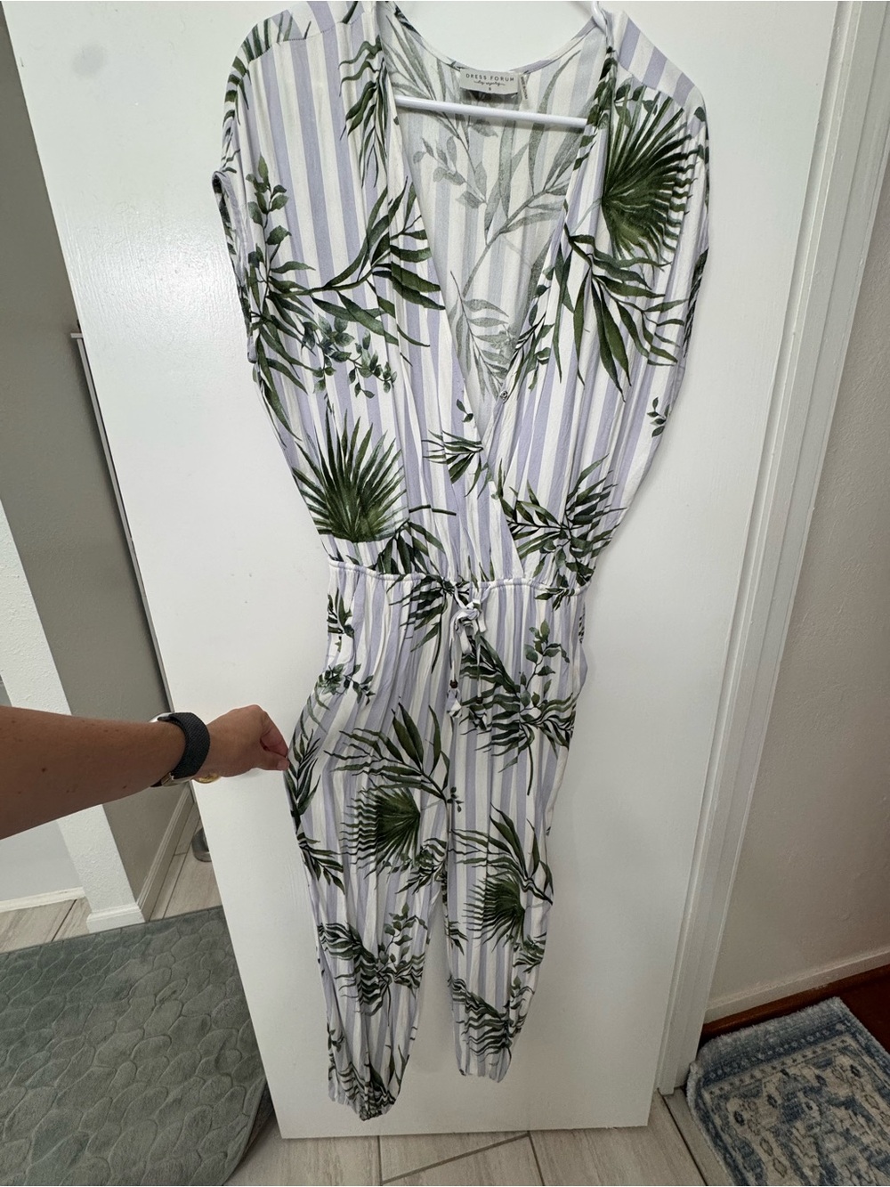Vici Striped Leaf Print romper Jumpsuit size small
